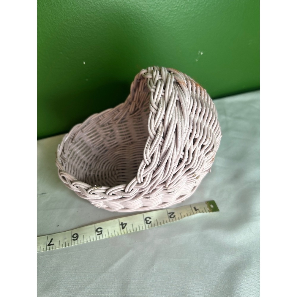 Vintage Pink Wicker Baby Bassinet Basket Miniature Cradle Nursery Decor 6.5 Inch - Picture 6 of 7